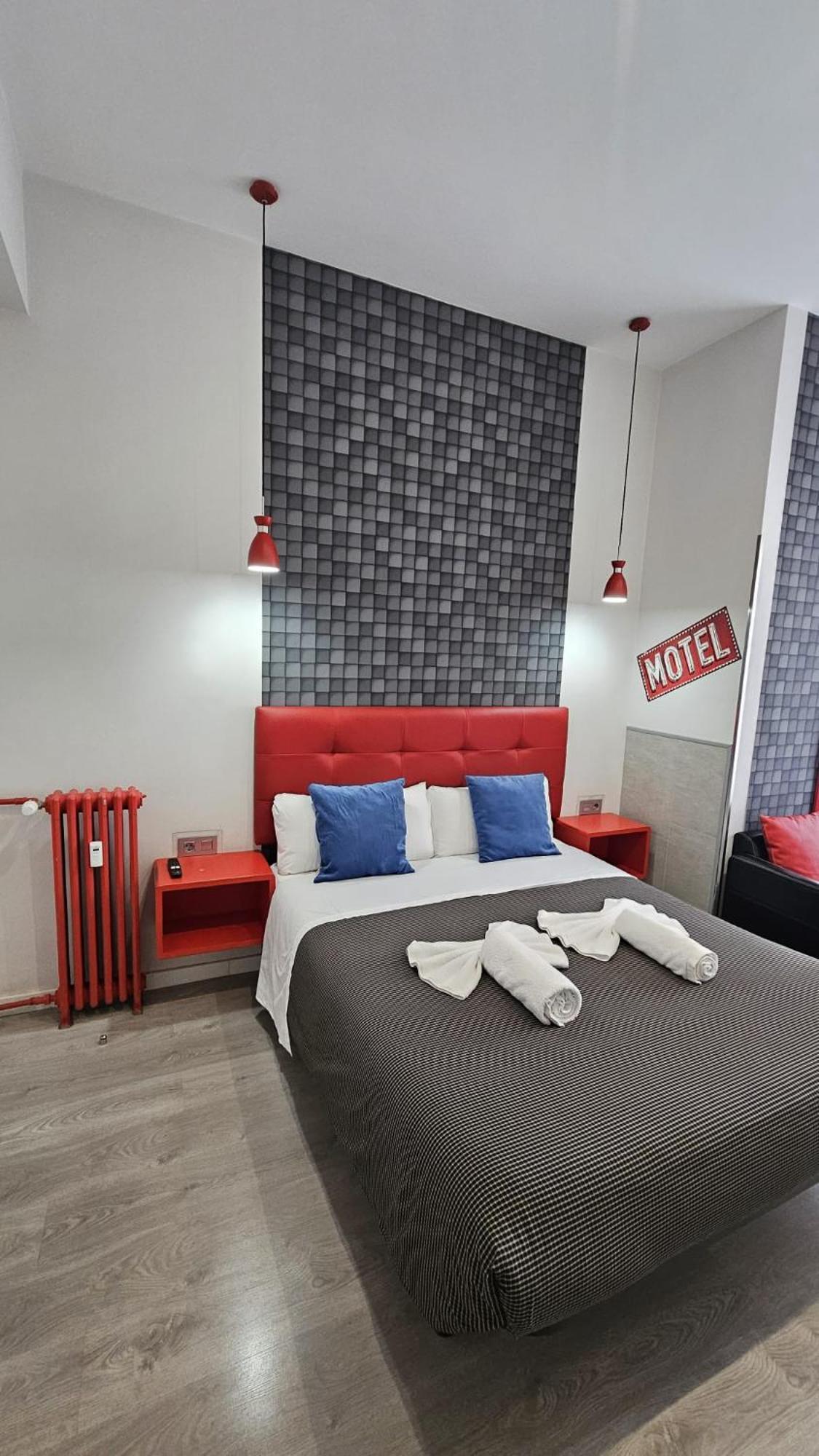 Hostal Lauria — Photos 2