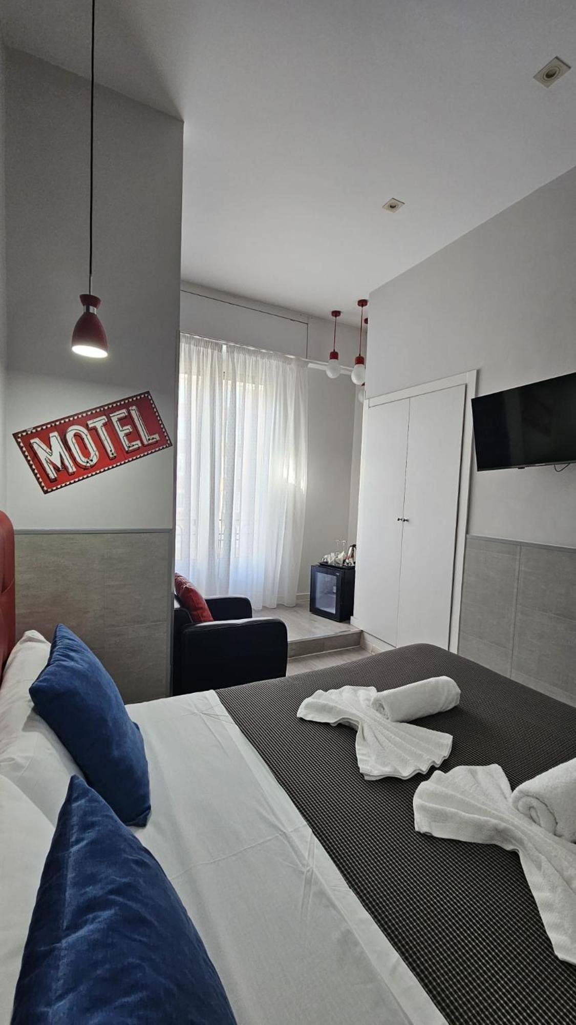 Hostal Lauria — Photos 3